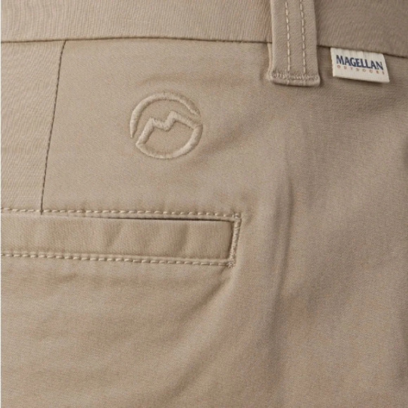 2 For $20 NWT Woman’s Magellan Outdoors Happy Camper 4”Khaki Hiking Shorts - Picture 3 of 9